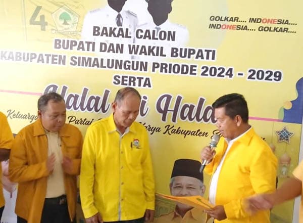 rhs_serahkan_berkas_pencalonan_bupati_simalungun_ke_partai_golkar