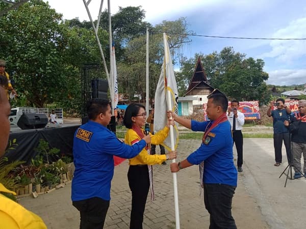 ria_gurning_dikukuhkan_jadi_ketua_kormi_samosir_2022_2026