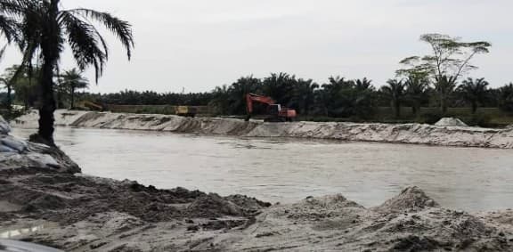 ribuan_hektare_sawah_di_batu_bara_terancam_kekeringan
