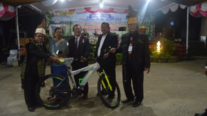 ribuan_jemaat_gkps_resort_siantar_iii_antusias_rayakan_pesta_olob_olob
