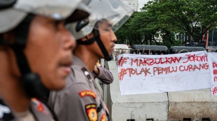 ribuan_massa_demo_minta_dpr_segera_gelar_hak_angket_soal_pemilu