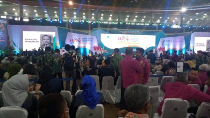 ribuan_massa_hadir_di_puncak_hpn_menunggu_kehadiran_jokowi