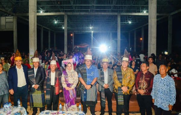 ribuan_masyarakat_meriahkan_pesta_rondang_bintang_yang_dihadiri_asri_ludin_tambunan