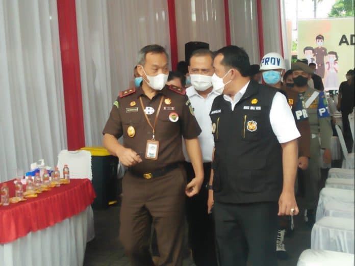 ribuan_pelajar_ikuti_kegiatan_adhyaksa_peduli_vaksinasi_di_kejati_sumut