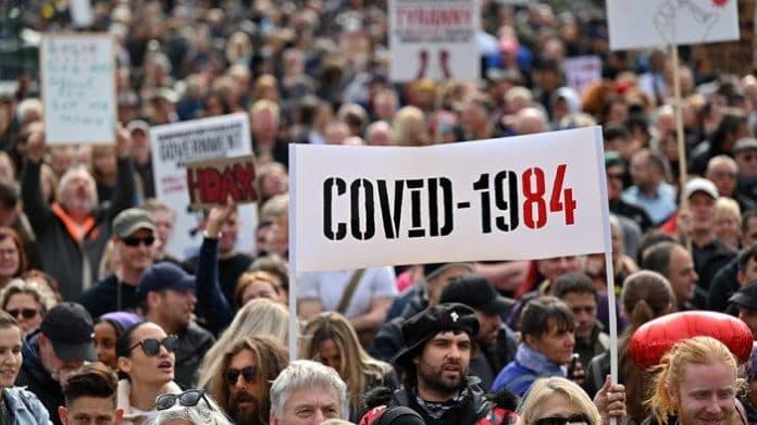 ribuan_warga_inggris_demo_tolak_vaksinasi_dan_pakai_masker