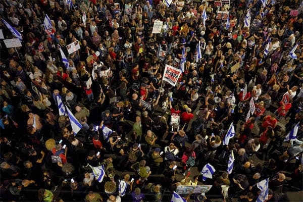 ribuan_warga_israel_demo_protes_kebijakan_pm_netanyahu