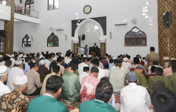 ribuan_warga_salat_id_di_masjid_raya_siantar_wali_kota_ajak_tingkatkan_persaudaraan