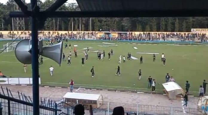 ricuh_suporter_lawan_psps_manajemen_psms_masih_bungkam