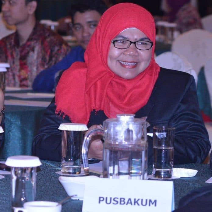 rina_melati_sitompul_mh_kegigihan_menangani_persoalan_anak_dan_perempuan