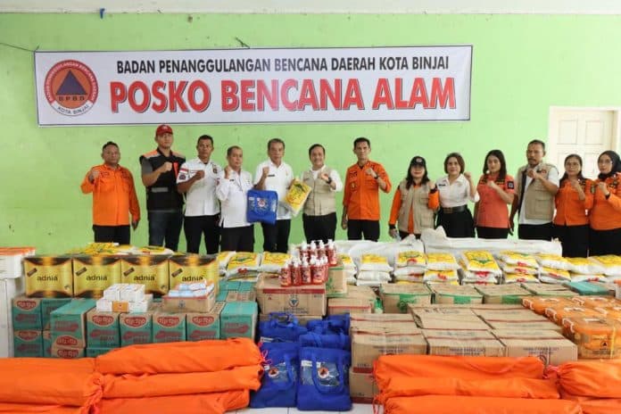 ringankan_beban_korban_banjir_binjai_edy_rahmayadi_serahkan_bantuan_satu_ton_beras