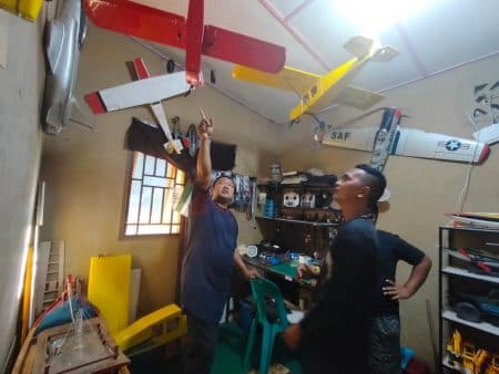 riswan_sitorus_asal_tanjungbalai_rakit_pesawat_aeromodeling
