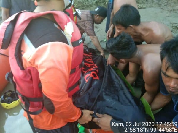 rizki_adha_sitorus_korban_hanyut_di_sungai_silau_asahan_ditemukan_tewas