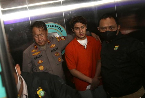rizky_billar_ditahan_lesti_kejora_cabut_laporan_dan_sudah_damai