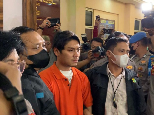 rizky_billar_resmi_jadi_tersangka_dan_ditahan_polisi