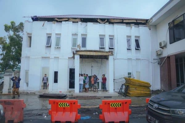 roboh_pemko_medan_tindak_kontraktor_yang_bangun_gedung_kejari_medan
