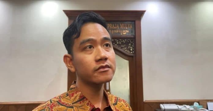 rocky_gerung_tuding_gibran_terima_setoran_dari_menteri_buktikan_saja