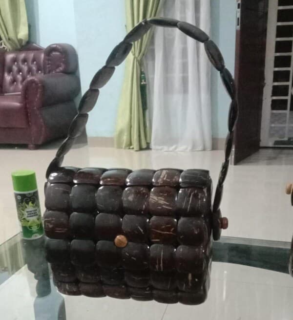 rohayati_dan_sekar_handycraft_mengubah_limbah_menjadi_berkah