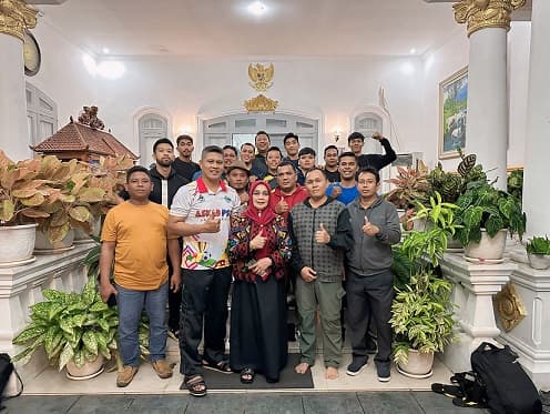 rombongan_disporabudpar_labuhanbatu_ke_samosir_plt_bupati_junjung_tinggi_sportifitas