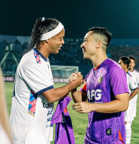 ronaldinho_tampil_di_laga_rans_vs_persik_kalah_adu_penalti
