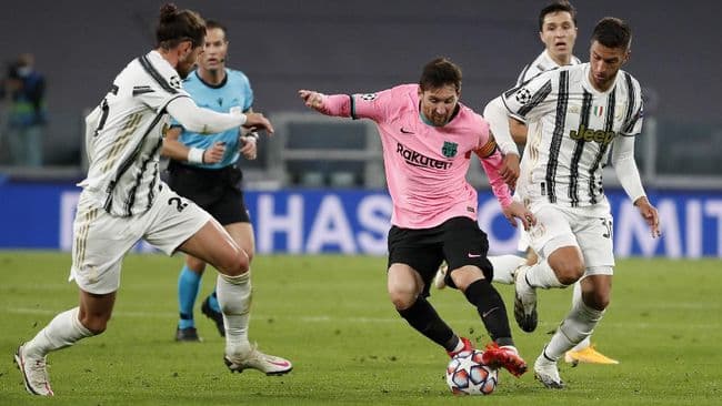 ronaldo_gigit_jari_menyaksikan_messi_unjuk_gigi