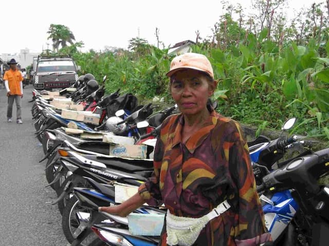 ross_saragih_sister_siadari_artis_tenar_dan_pencipta_lagu_batak_yang_jadi_juru_parkir