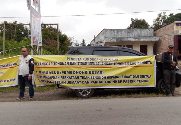 rph_hkbp_di_jetun_silangit_diwarnai_aksi_spanduk_protes
