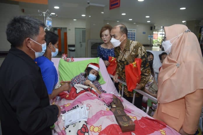 rsup_haji_adam_malik_medan_rayakan_natal_bersama_pasien