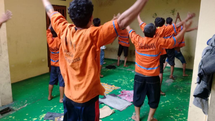 rtp_disemprot_desinfektan_tahanan_polres_siantar_berolahraga_dan_berjemur