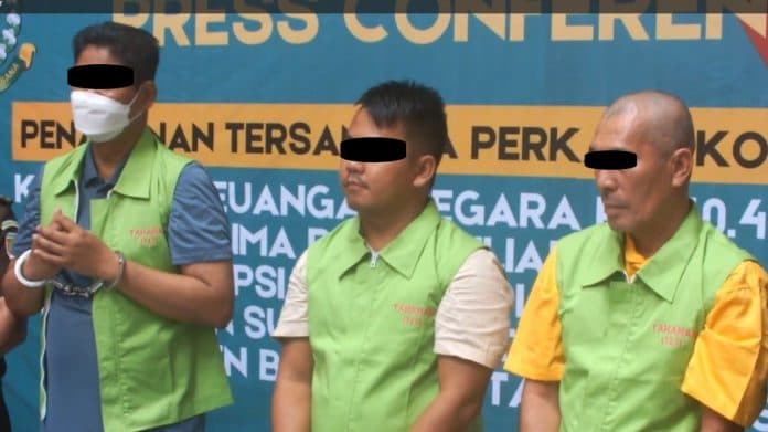 rugikan_negara_rp_50_miliar_lebih_1_oknum_tni_dan_2_sipil_tersangka_dugaan_tipikor_eradikasi_ditahan_kejatisu
