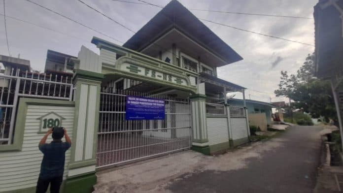 rumah_anggota_dprd_siantar_yang_disita_tim_kurator_sudah_2_bulan_kosong_ini_tanggapan_warga