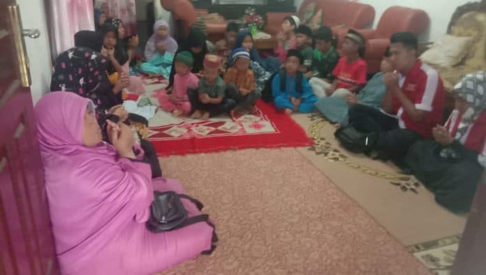 rumah_aspirasi_h_novri_aritonang_salurkan_bantuan_dan_santuni_anak_yatim_di_bbq