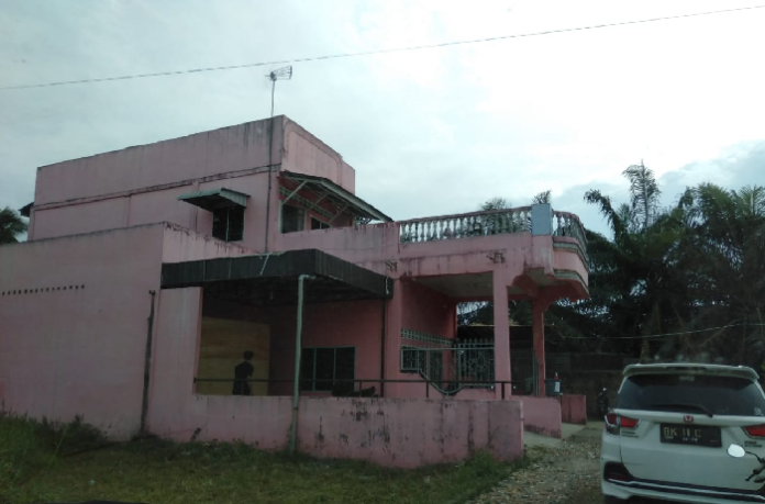 rumah_bekas_oukup_dan_pijat_jadi_lokasi_judi_tembak_ikan_di_pantai_cermin