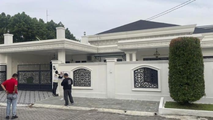 rumah_bupati_labuhanbatu_nonaktif_erik_atrada_ritonga_disita_kpk