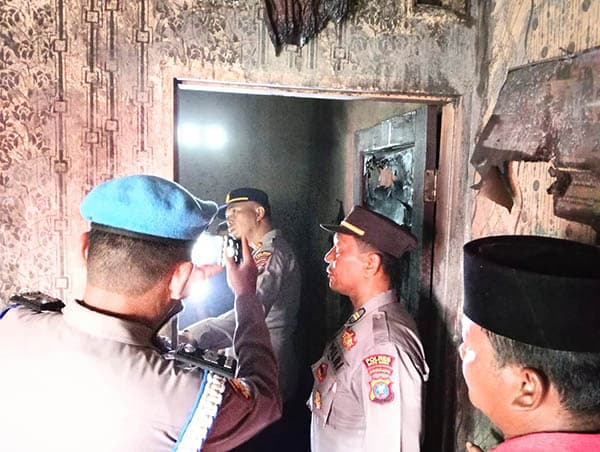 rumah_di_desa_aras_batu_bara_terbakar_saat_ditinggal_penghuni