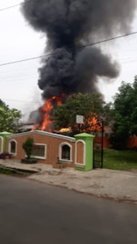 rumah_di_medan_marelan_dilalap_api_2_orang_penghuninya_terbakar