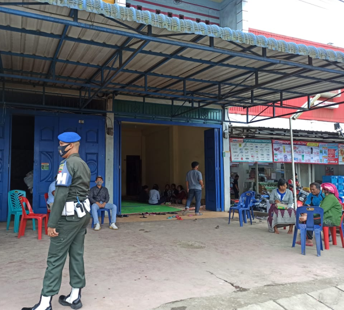 rumah_direktur_keuangan_efarina_etaham_group_mulai_didatangi_keluarga_dan_pelayat