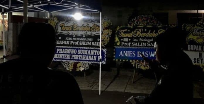 rumah_duka_salim_said_dibanjiri_karangan_bunga_termasuk_dari_prabowo