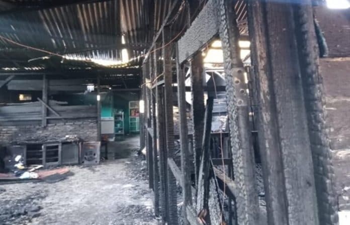 rumah_hangus_terbakar_di_dairi_diduga_dibakar_pria_pemabuk