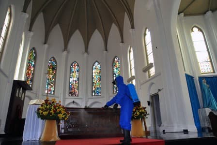 rumah_ibadah_kembali_dibuka_namun_wajib_punya_surat_keterangan_aman_covid