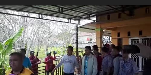 rumah_kanjeng_mami_bandar_narkoba_digrebek_polres_toba_samosir