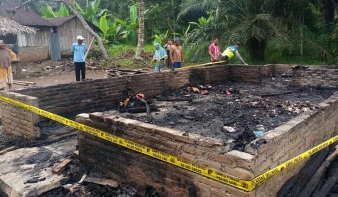 rumah_kontrakan_di_galang_terbakar_uang_tunai_rp30_juta_hangus