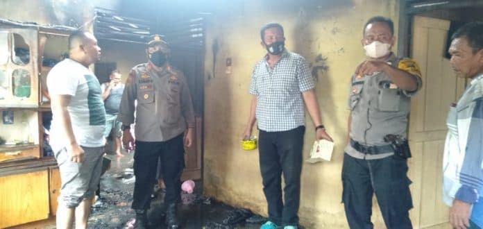 rumah_madong_sihotang_di_sayur_matinggi_tapsel_dilalap_si_jago_merah