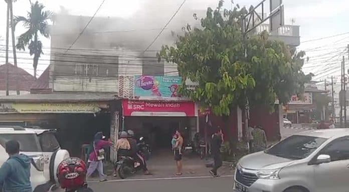 rumah_makan_restu_bundo_nyaris_habis_terbakar