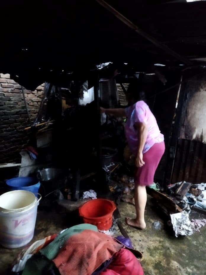 rumah_parlampet_di_parluasan_dairi_nyaris_terbakar