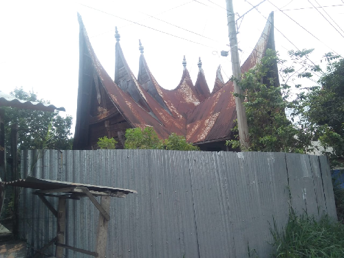 rumah_sipitu_bukkulan_simbol_toleransi_beragama_di_balige_toba