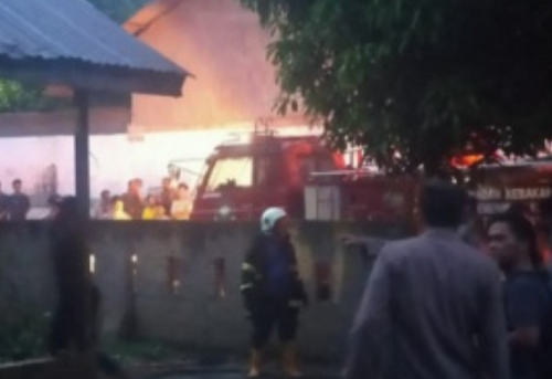rumah_terbakar_di_kota_tebing_tinggi_kerugian_diperkirakan_rp50_juta