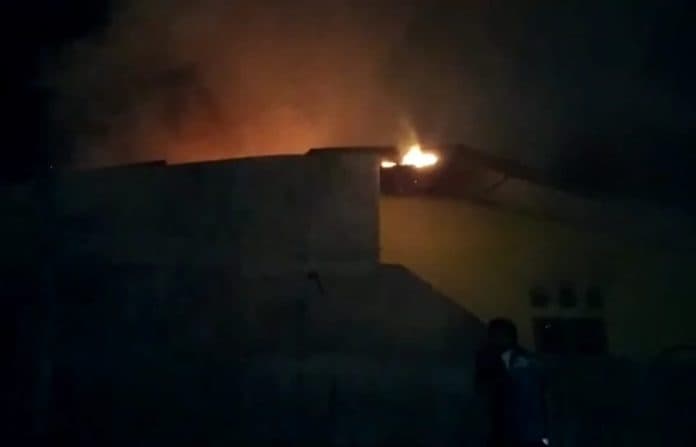 rumah_terbakar_di_lorong_sempit_jalan_nanggar_suasa_ujung_siantar