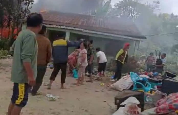 rumah_warga_di_kecamatan_parbuluan_dairi_hangus_terbakar
