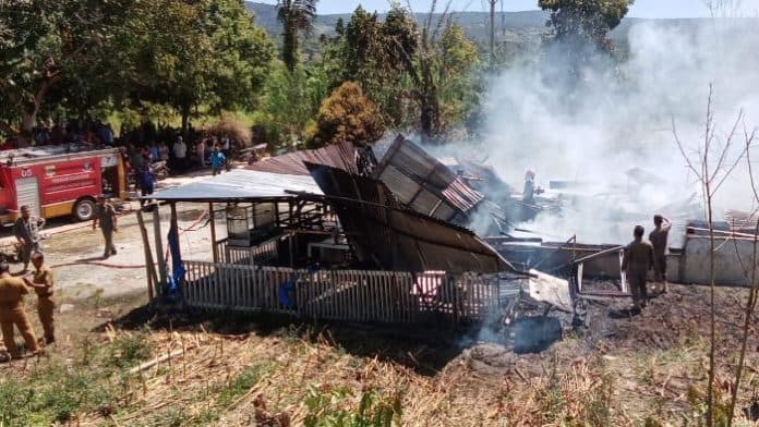 rumah_warga_di_traju_pakpak_bharat_hangus_terbakar