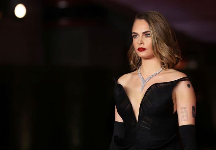 rumahnya_kebakaran_cara_delevingne_bersyukur_dua_kucingnya_selamat